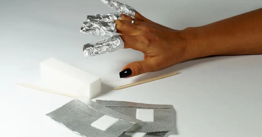 Skuteczne metody: czym zmywać hybrydy bez uszkodzenia paznokci